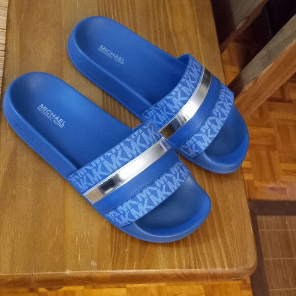 MICHAEL KORS SLIDES SIZE 6 - Picture 2 of 4